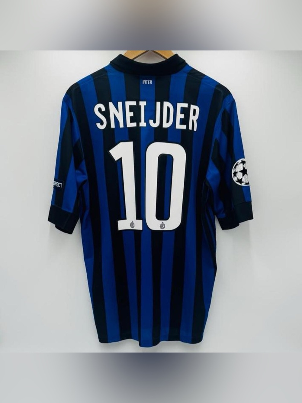 Inter Milan Sneijder 2011 12 home
Champions League jersey